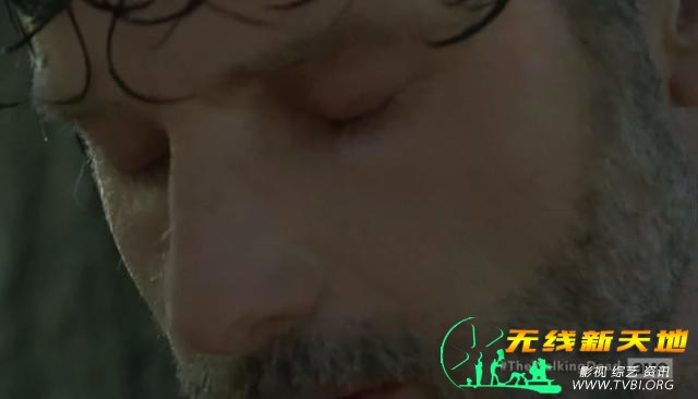 《行尸走肉》第八季第一集剧情发展，暗示本季两位角色离开